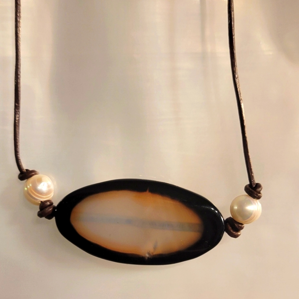 Chalcedony Agate Stone & FW Potato Pearls Leather Necklace